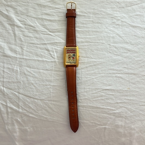 Mickey Mouse Steamboat Willie Lorus watch - Picture 2 of 2